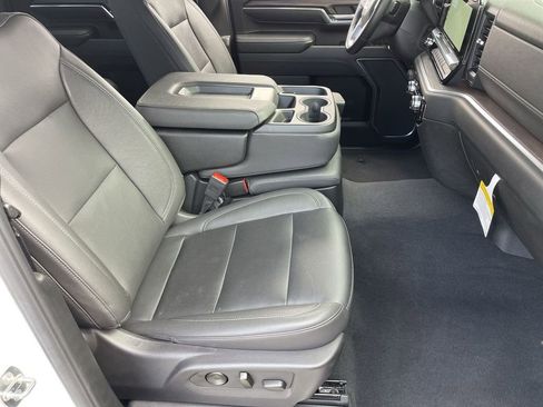 Used 2024 GMC Sierra 2500 SLT image 28