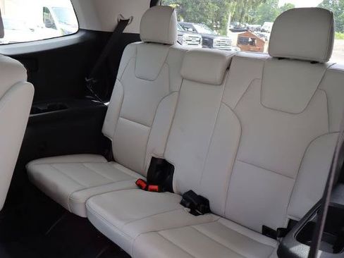 Used 2023 Kia Telluride EX w/ EX Captain's Chair Package AWD/4WD image 11