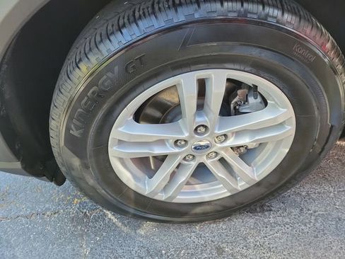 Used 2023 Ford Explorer XLT w/ Equipment Group 202A RWD image 7