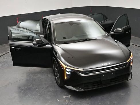 Used 2025 Kia K4 LXS image 25