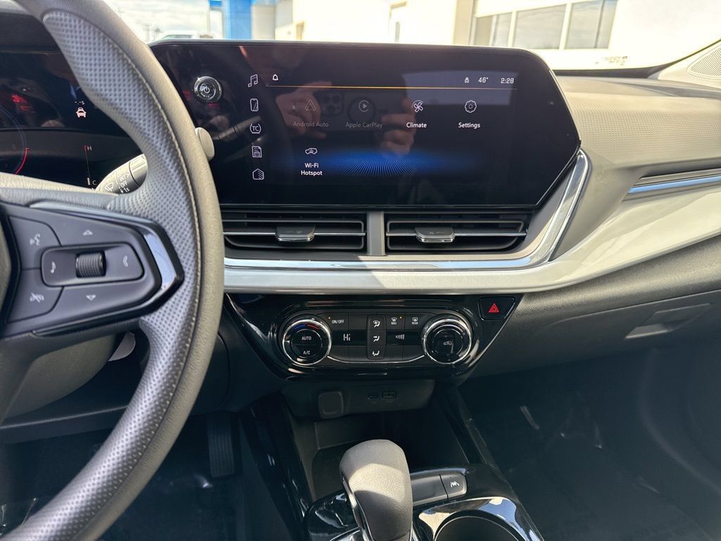 Used 2025 Chevrolet Trax LT FWD image 21