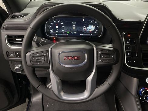 Used 2024 GMC Yukon XL SLT image 17