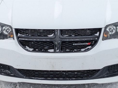 Used 2015 Dodge Grand Caravan SE image 9