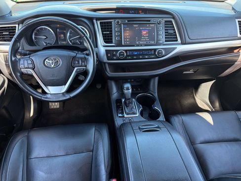 Used 2018 Toyota Highlander XLE AWD/4WD image 15