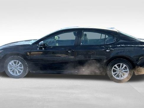 Used 2025 Toyota Camry LE image 4