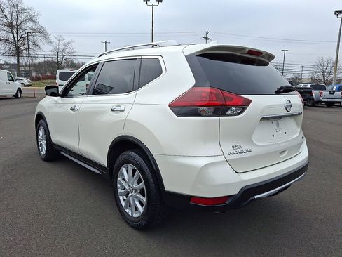 Used 2018 Nissan Rogue SV image 4