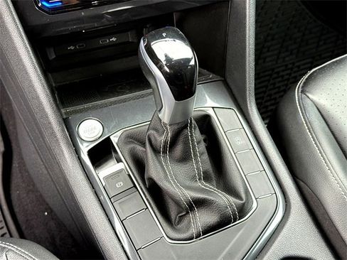 Certified 2024 Volkswagen Tiguan SE image 21