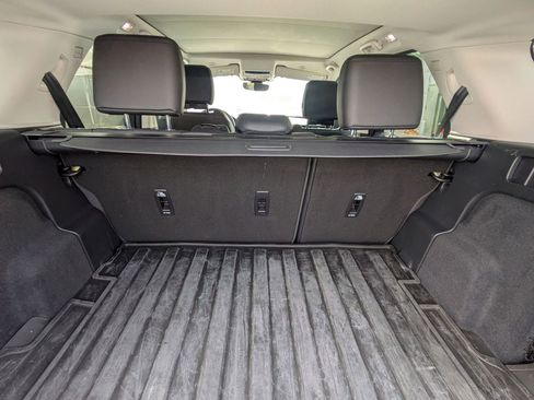 Used 2025 Land Rover Discovery Sport S image 7