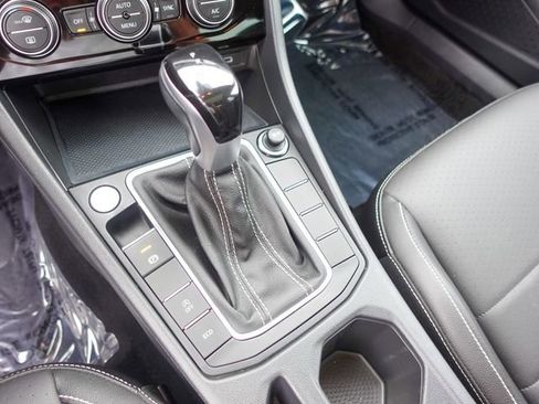 Used 2024 Volkswagen Jetta SE w/ Panoramic Sunroof Package image 19