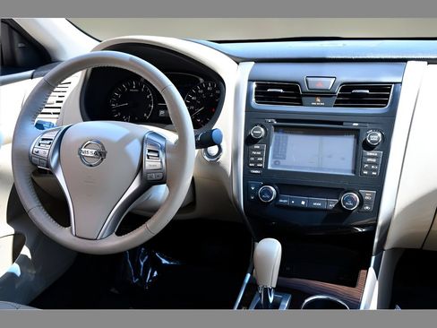 Used 2015 Nissan Altima 2.5 SL w/ Technology Package FWD image 16
