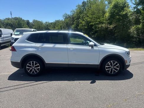 Used 2020 Volkswagen Tiguan SEL FWD image 2