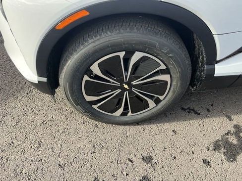 New 2025 Chevrolet Blazer EV LT image 10