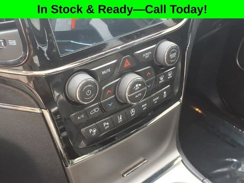 Used 2020 Jeep Grand Cherokee High Altitude AWD/4WD image 12