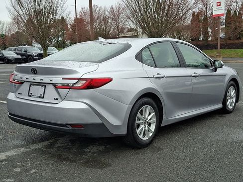 Used 2025 Toyota Camry LE w/ Convenience Package image 9