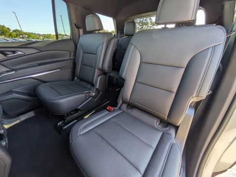New 2026 Chevrolet Traverse LT image 10
