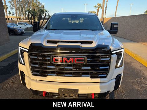 Used 2025 GMC Sierra 2500 AT4 AWD/4WD image 2