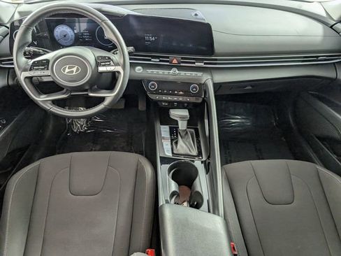Used 2025 Hyundai Elantra SEL image 20