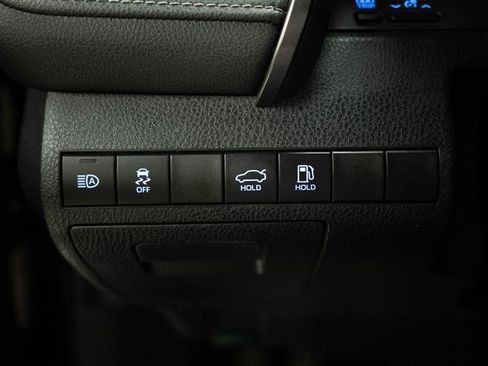Used 2020 Toyota Camry SE w/ Carpet Mat Package FWD image 28