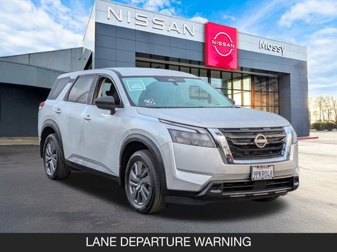 Certified 2024 Nissan Pathfinder S image 2