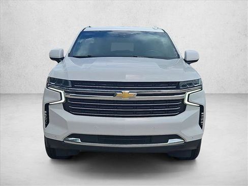 Used 2024 Chevrolet Suburban LT RWD image 2