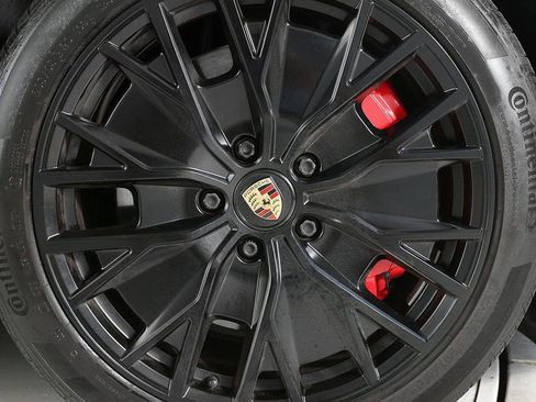 Used 2022 Porsche Taycan GTS image 11