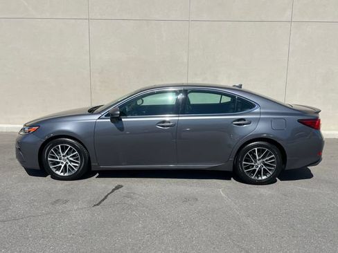 Used 2017 Lexus ES 350 w/ Premium Package FWD image 4