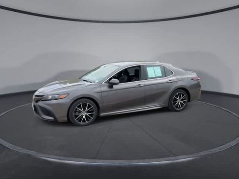Used 2024 Toyota Camry SE FWD image 4