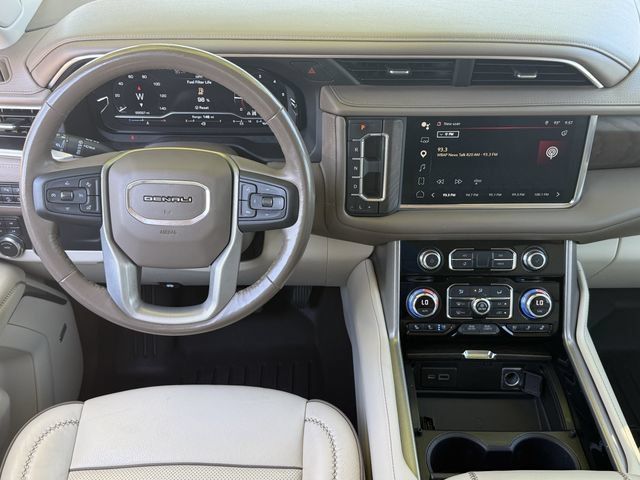 Used 2022 GMC Yukon XL Denali AWD/4WD image 11