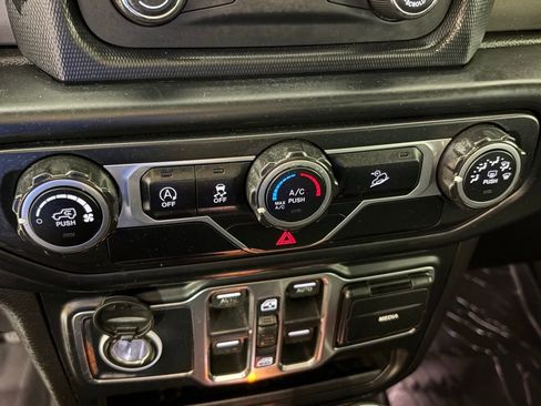 Used 2019 Jeep Wrangler Unlimited Sport S AWD/4WD image 25