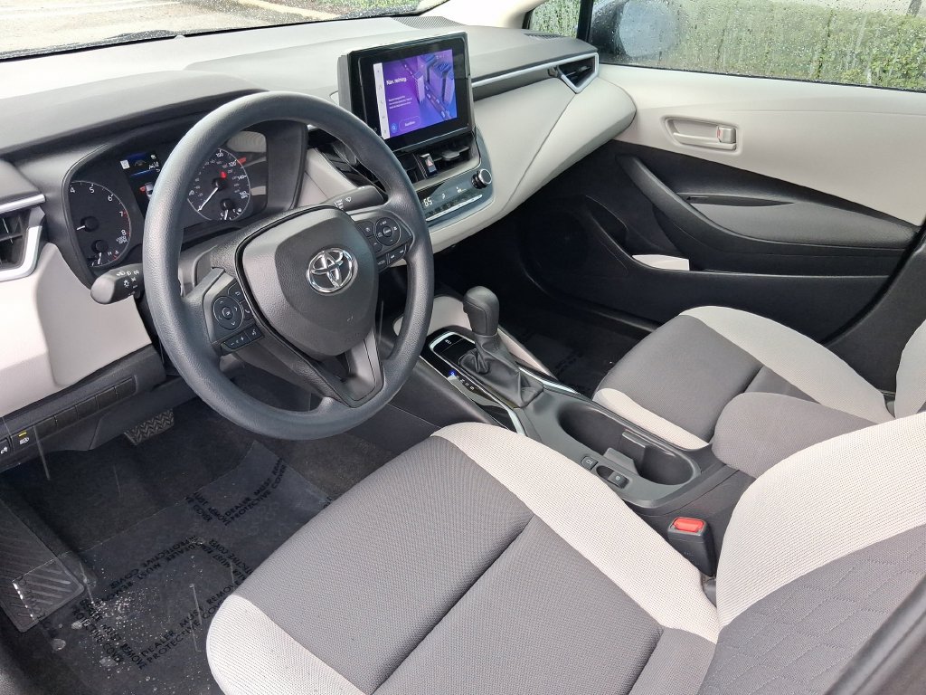 Used 2025 Toyota Corolla LE FWD image 16