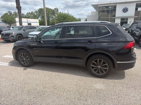 Used 2023 Volkswagen Tiguan SE w/ Panoramic Sunroof Package image 4
