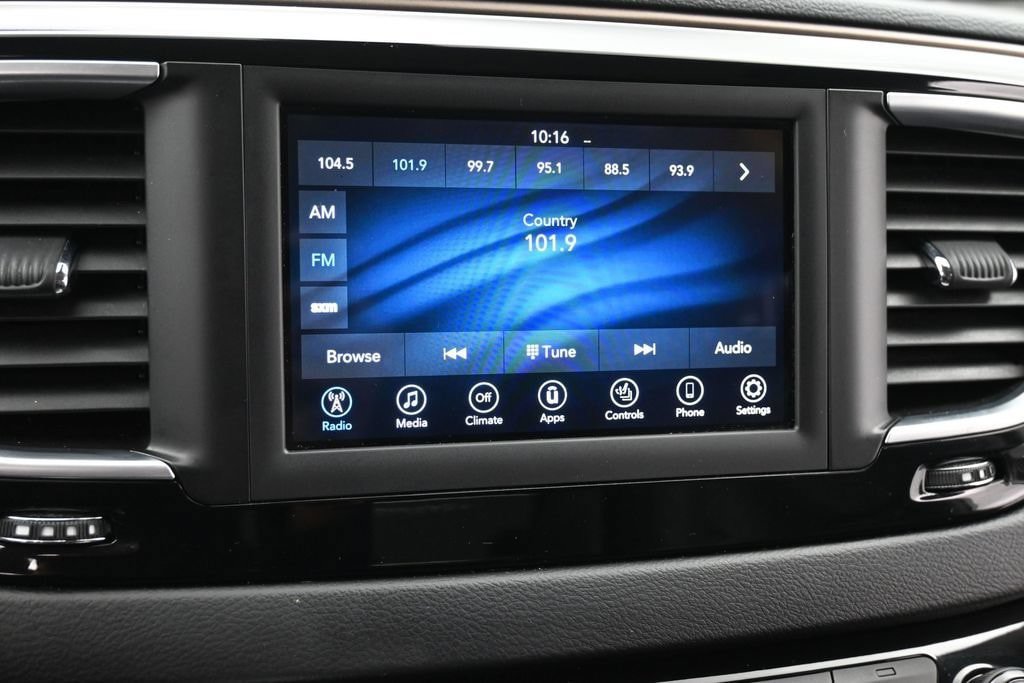 Used 2018 Chrysler Pacifica Touring-L FWD image 10
