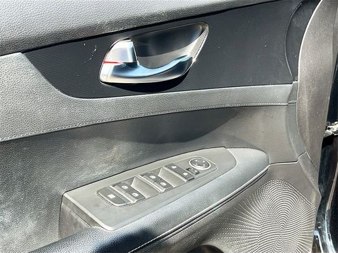 Used 2023 Kia Forte GT-Line w/ GT-Line Premium Package image 18