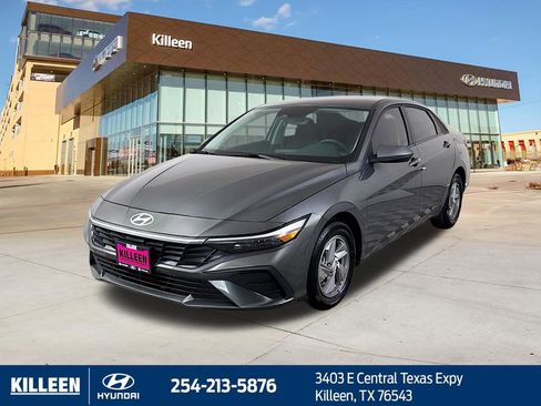 Used 2025 Hyundai Elantra SE image 4