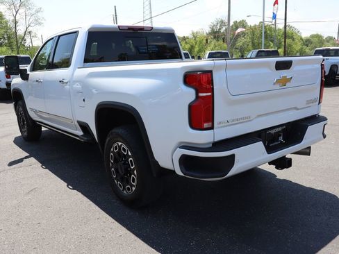 Used 2025 Chevrolet Silverado 2500 High Country w/ Technology Package AWD/4WD image 3