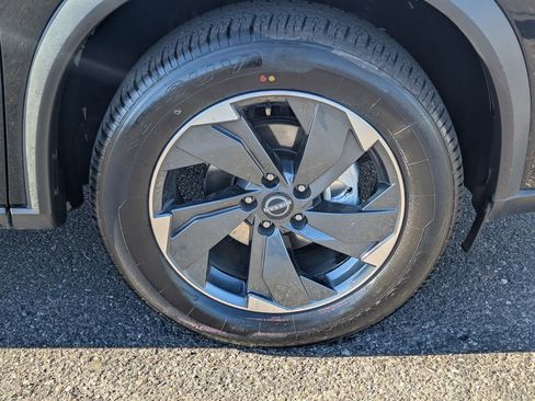 Certified 2025 Nissan Rogue SV FWD image 10