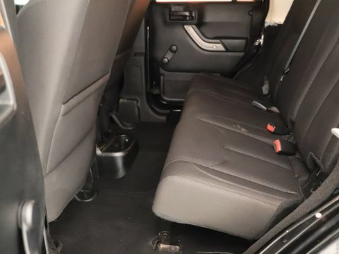 Used 2018 Jeep Wrangler Unlimited Sport w/ Connectivity Group AWD/4WD image 31