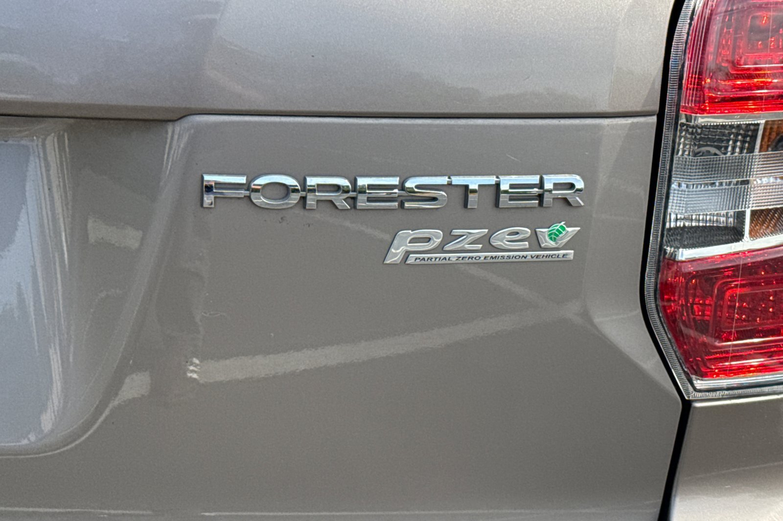 Used 2015 Subaru Forester 2.5i w/ Alloy Wheel Package AWD/4WD image 13