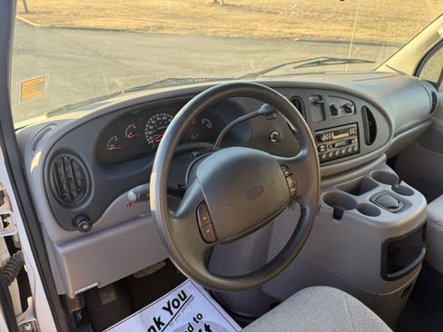 Used 2002 Ford E-350 and Econoline 350 Super Duty image 12