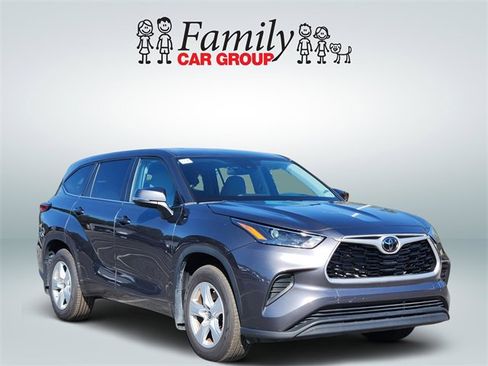 Certified 2023 Toyota Highlander L image 2