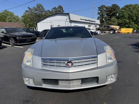 Used 2007 Cadillac XLR RWD image 2