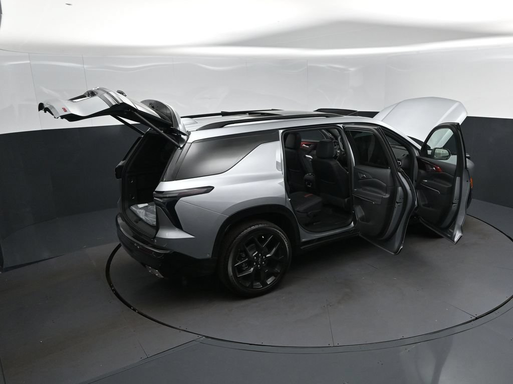 New 2026 Chevrolet Traverse RS w/ LPO, Floor Liner Package FWD image 49