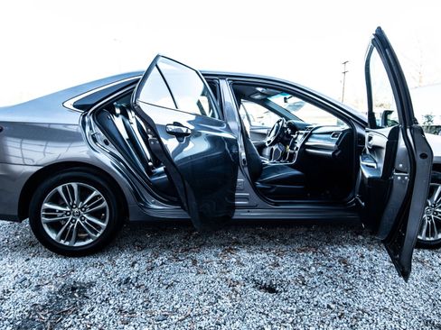Used 2015 Toyota Camry SE image 12