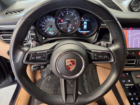 Certified 2023 Porsche Macan AWD/4WD image 16