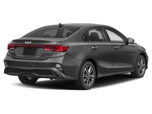Used 2022 Kia Forte LXS FWD image 2