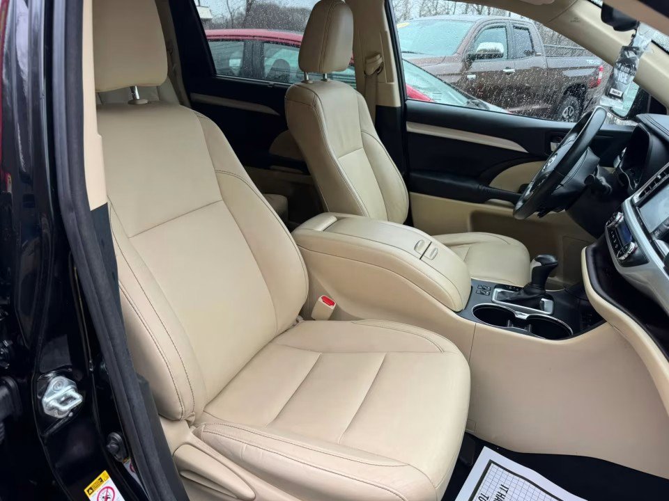 Used 2016 Toyota Highlander XLE AWD/4WD image 19