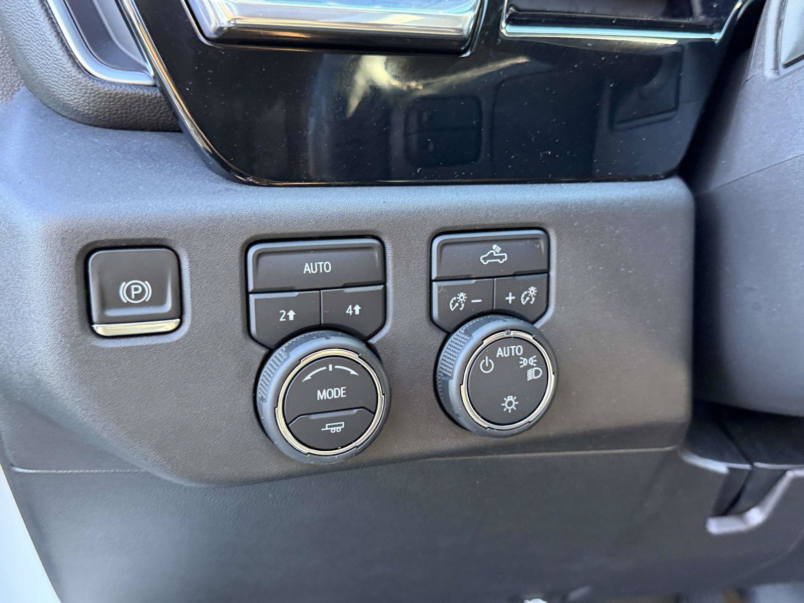 Used 2024 Chevrolet Silverado 1500 LT AWD/4WD image 18