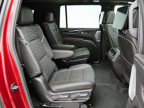 Used 2023 Cadillac Escalade ESV V image 19