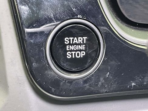 Used 2025 Porsche Cayenne Coupe image 44