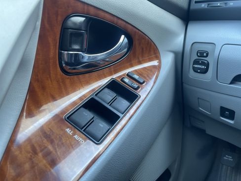 Used 2010 Toyota Camry XLE image 23